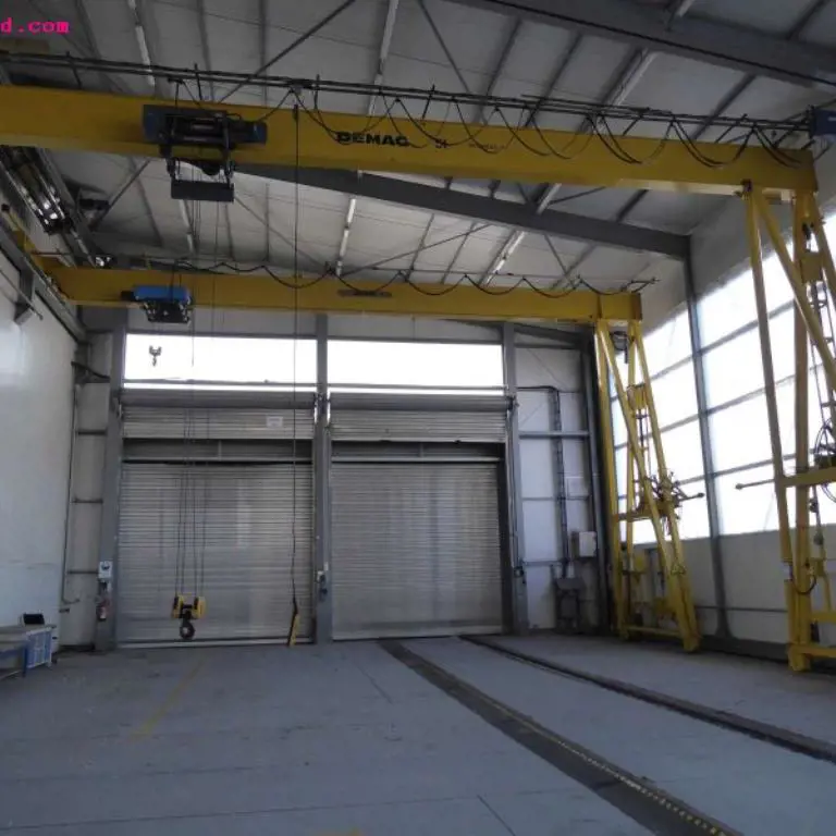 Semi-portal crane Demag