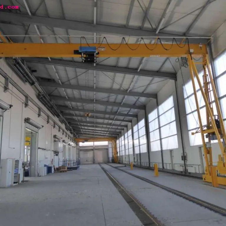 Semi-portal crane Demag