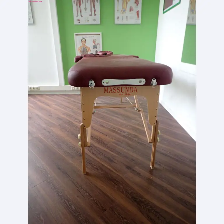 gepflegte Ausstattung eines Fitnessstudios <br>-2