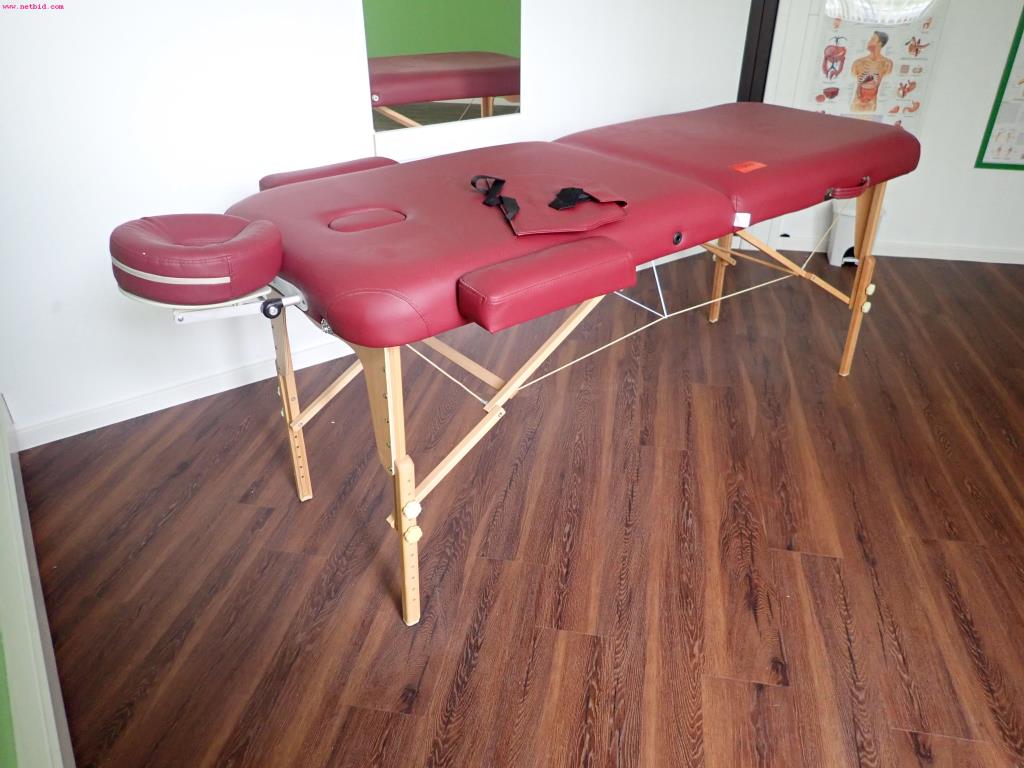 gepflegte Ausstattung eines Fitnessstudios <br>-3