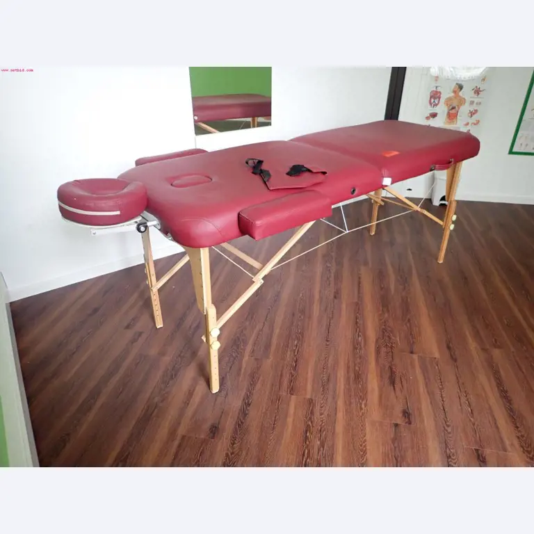 gepflegte Ausstattung eines Fitnessstudios <br>-3