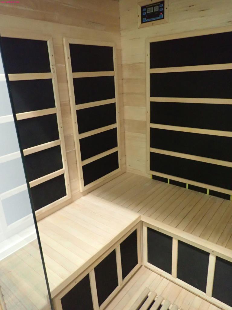 gepflegte Ausstattung eines Fitnessstudios <br>-5