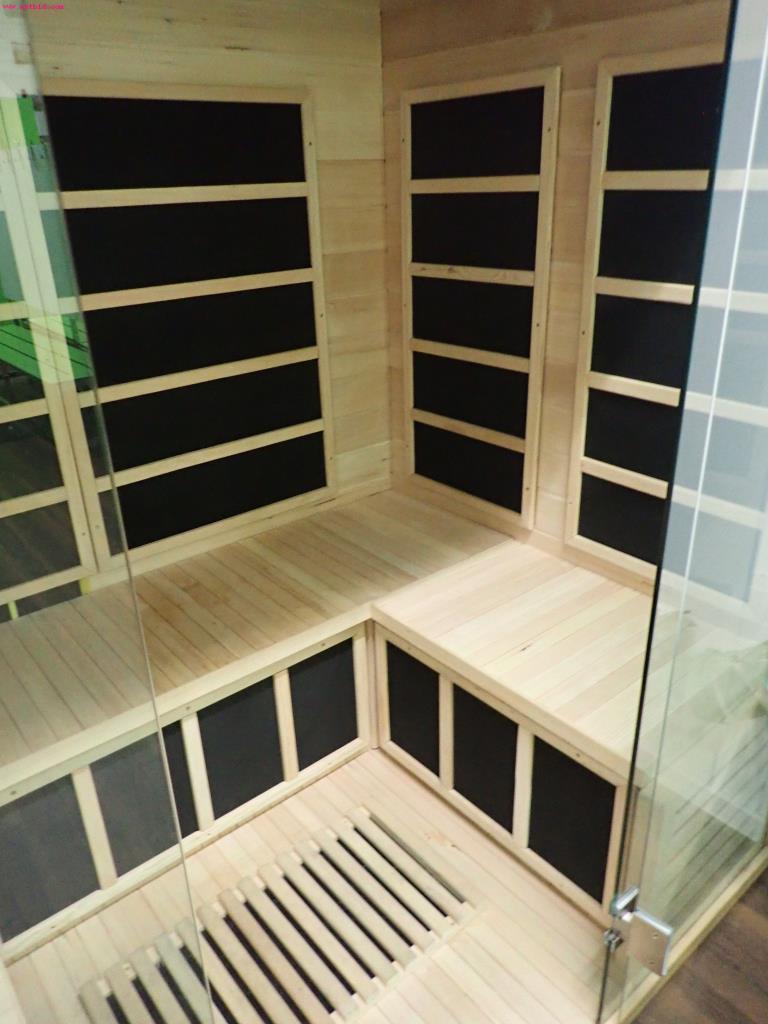 gepflegte Ausstattung eines Fitnessstudios <br>-6