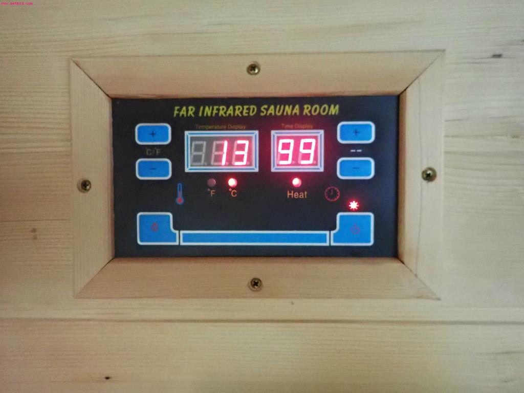 gepflegte Ausstattung eines Fitnessstudios <br>-3