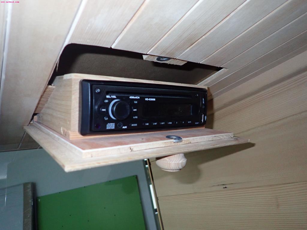 gepflegte Ausstattung eines Fitnessstudios <br>-4