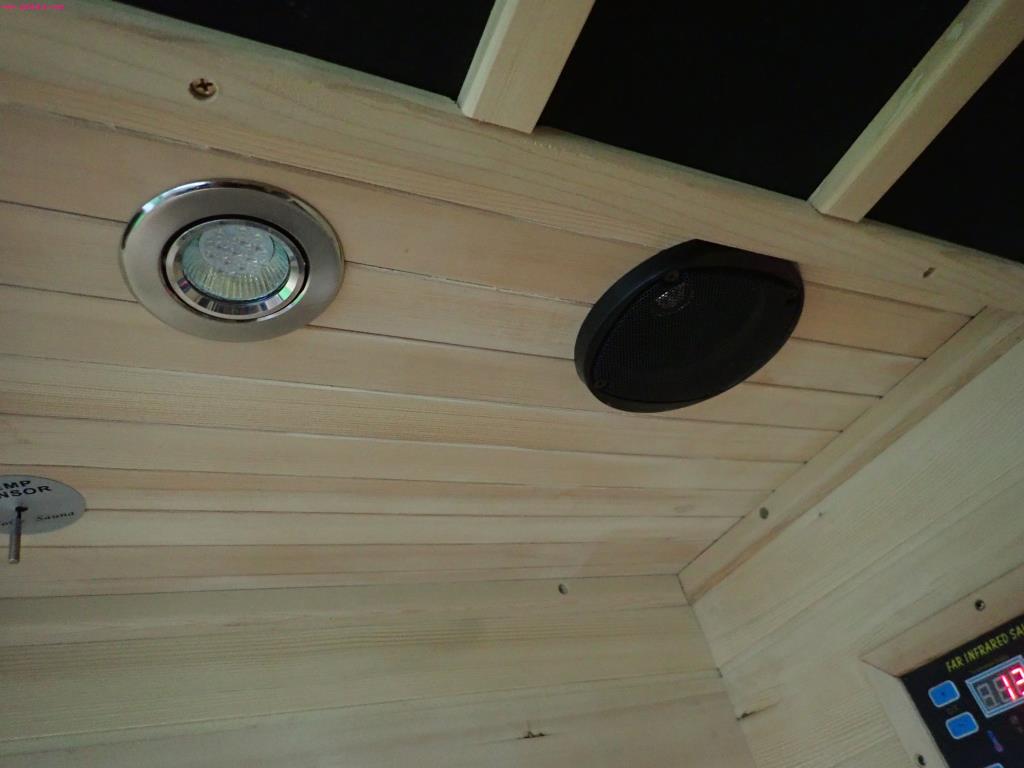 gepflegte Ausstattung eines Fitnessstudios <br>-5