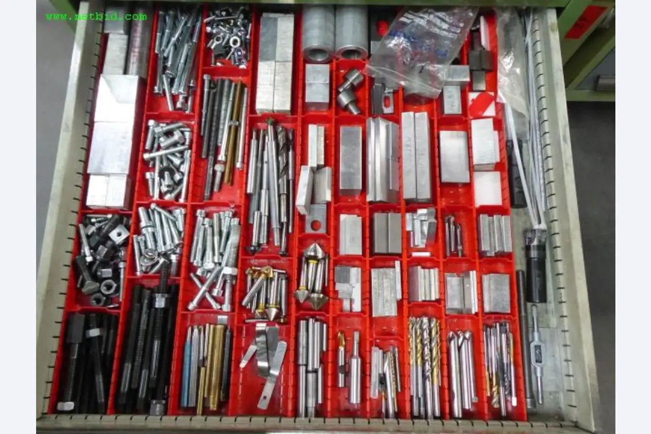 Maschinen zur Metallbearbeitung und Metallverarbeitung <br>-18