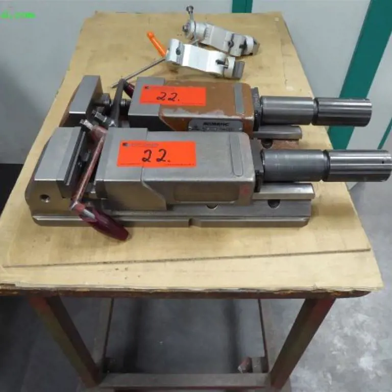 2 Maschinenschraubstöcke Allmatic 100