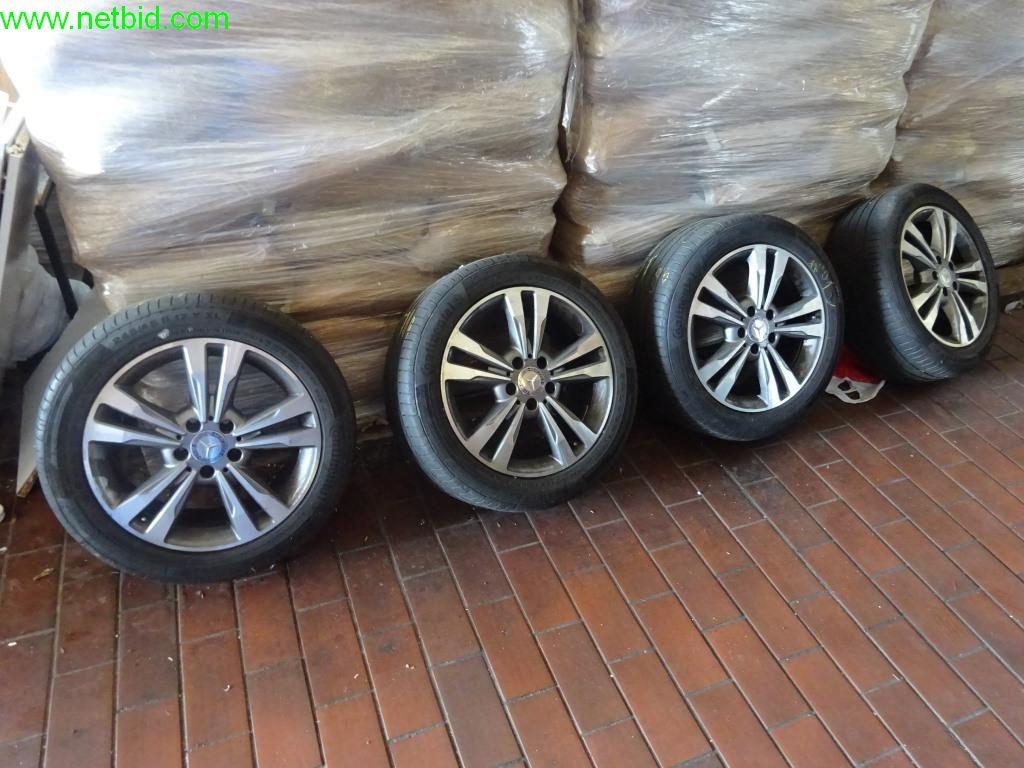 Gepflegte Fahrzeuge sowie die Betriebs- und Geschäftsausstattung -8