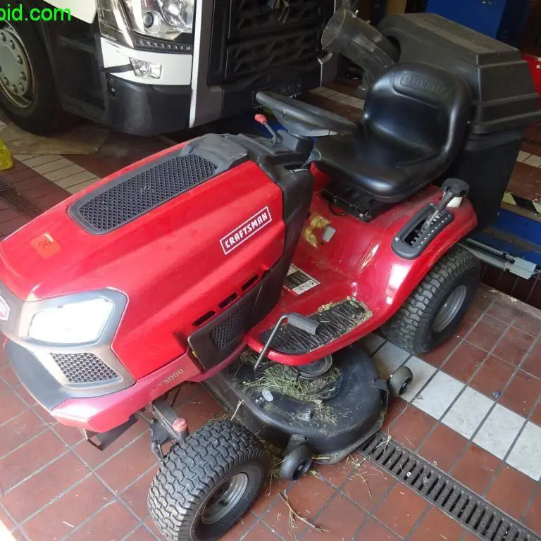 Mounted lawn tractor Craftsman T3000