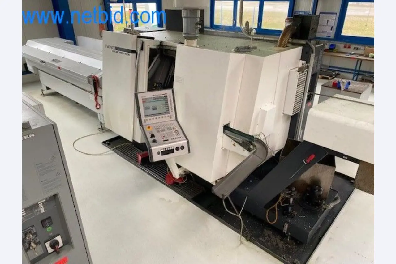 Well-maintained metalworking machines as well as the operating and office equipment -1