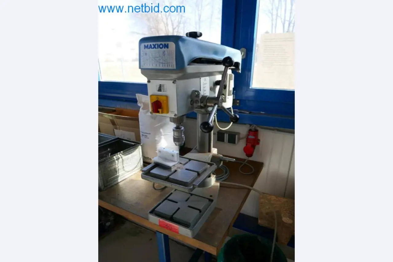 Well-maintained metalworking machines as well as the operating and office equipment -1