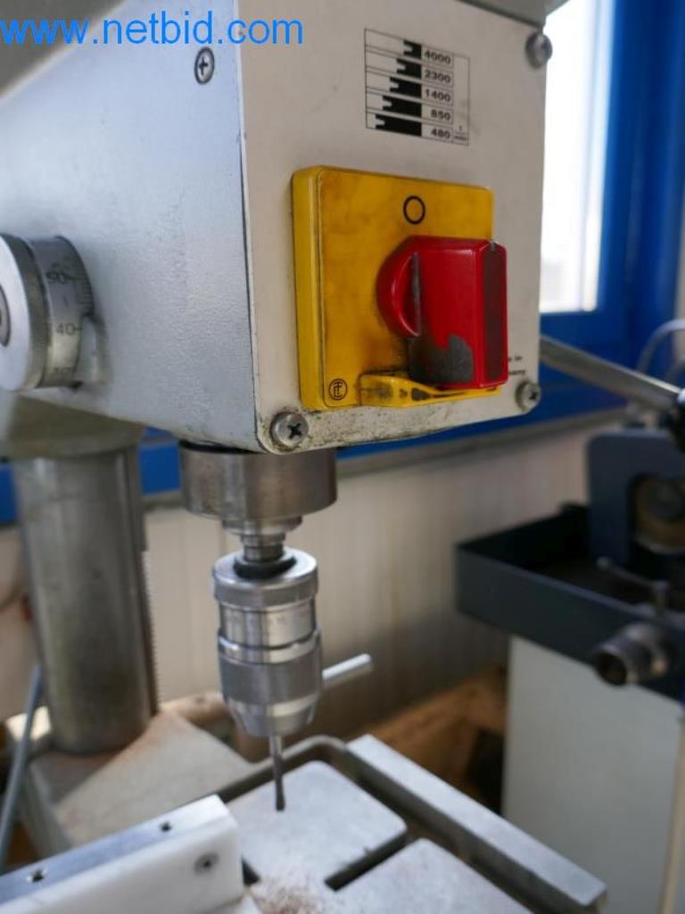 Máquinas para trabajar el metal en buen estado, así como equipos operativos y de oficina-3