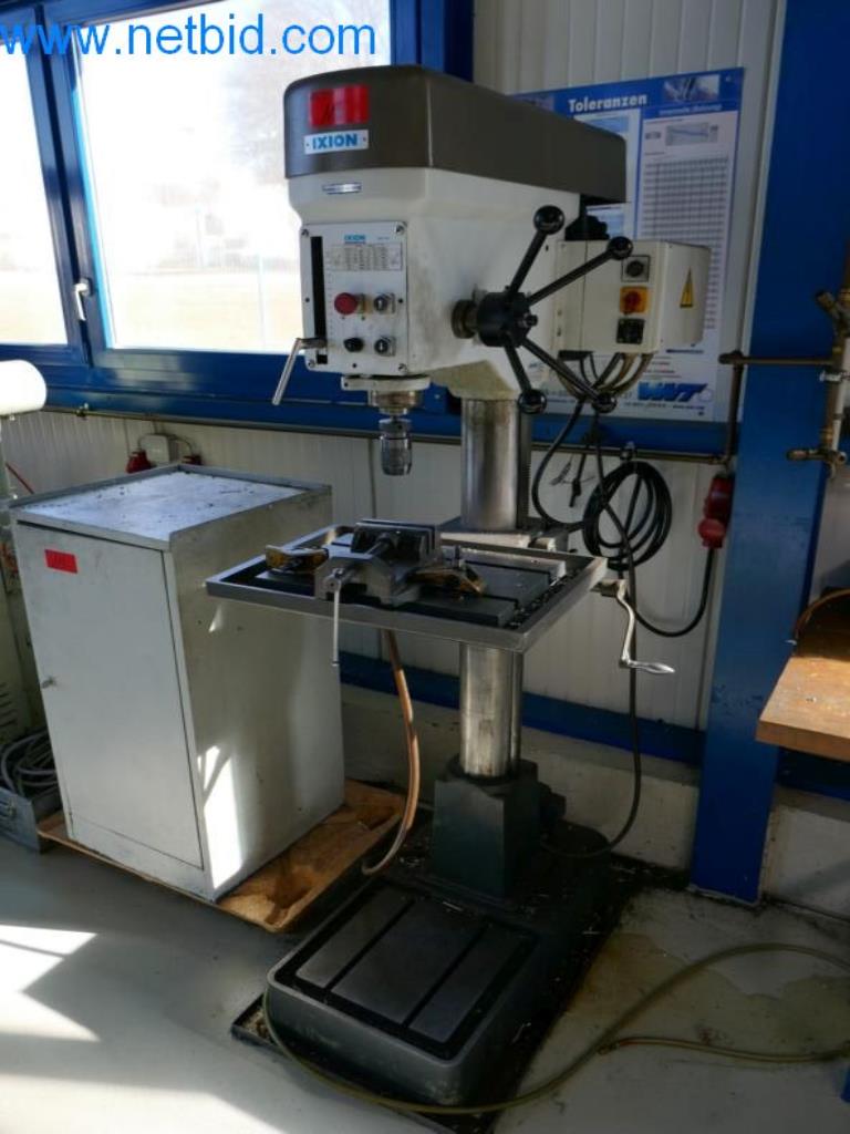 Máquinas para trabajar el metal en buen estado, así como equipos operativos y de oficina-1