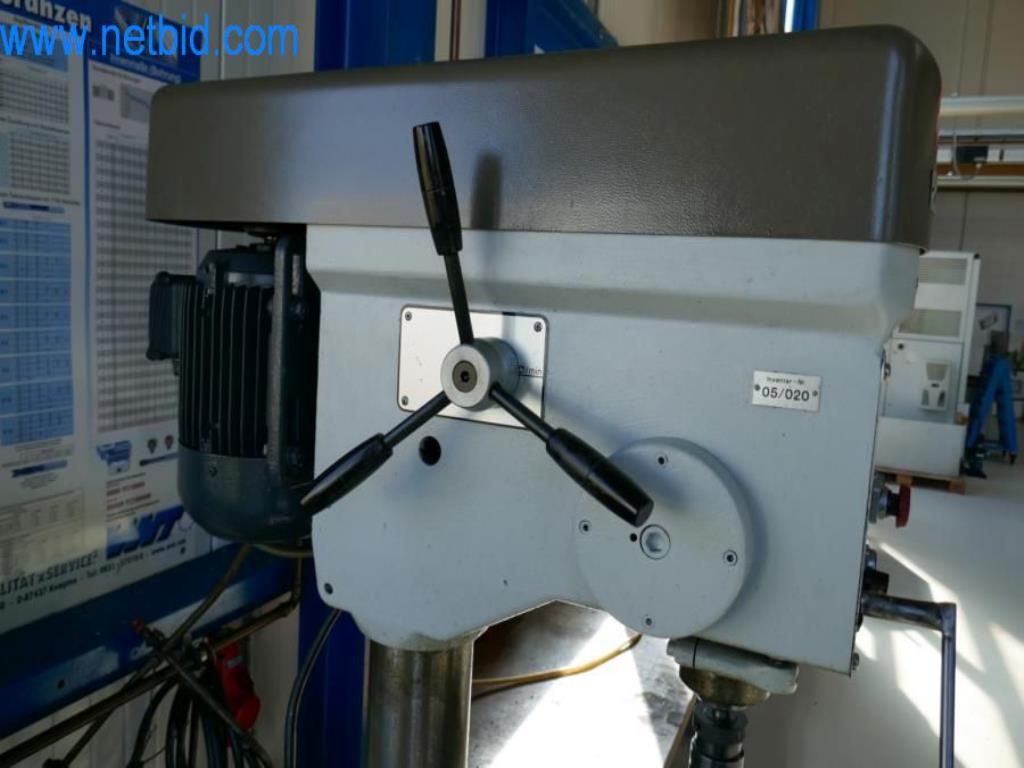 Máquinas para trabajar el metal en buen estado, así como equipos operativos y de oficina-2