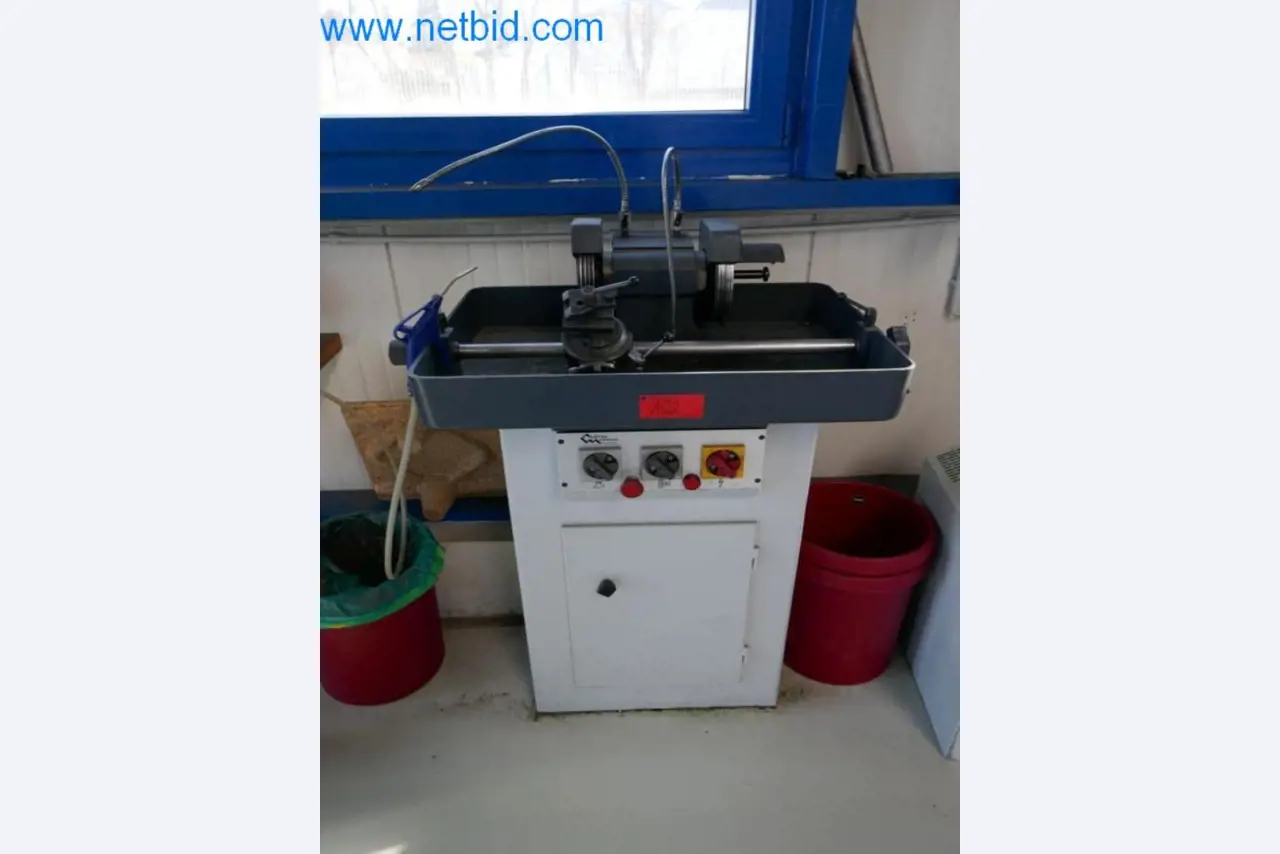 Well-maintained metalworking machines as well as the operating and office equipment -1