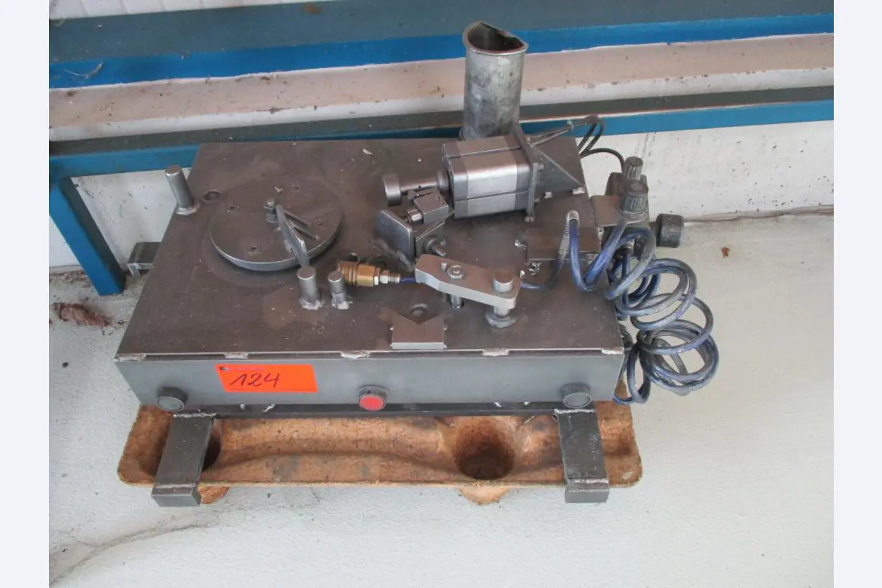 dobro vzdrževani stroji za obdelavo kovin ter delovna in pisarniška oprema-1