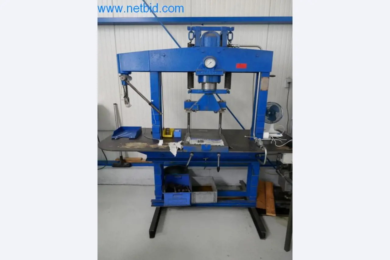 Well-maintained metalworking machines as well as the operating and office equipment -2
