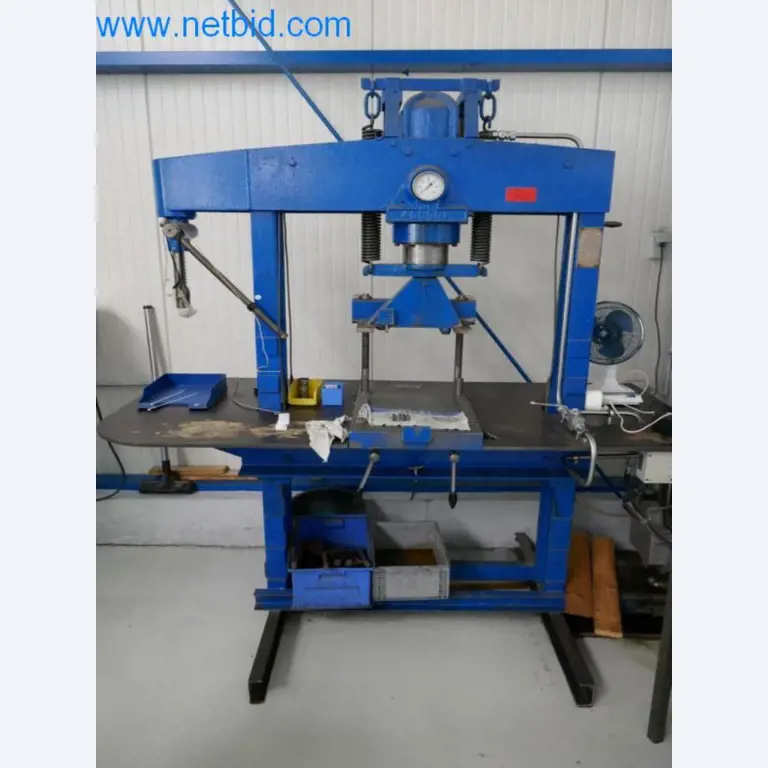 Well-maintained metalworking machines as well as the operating and office equipment -2