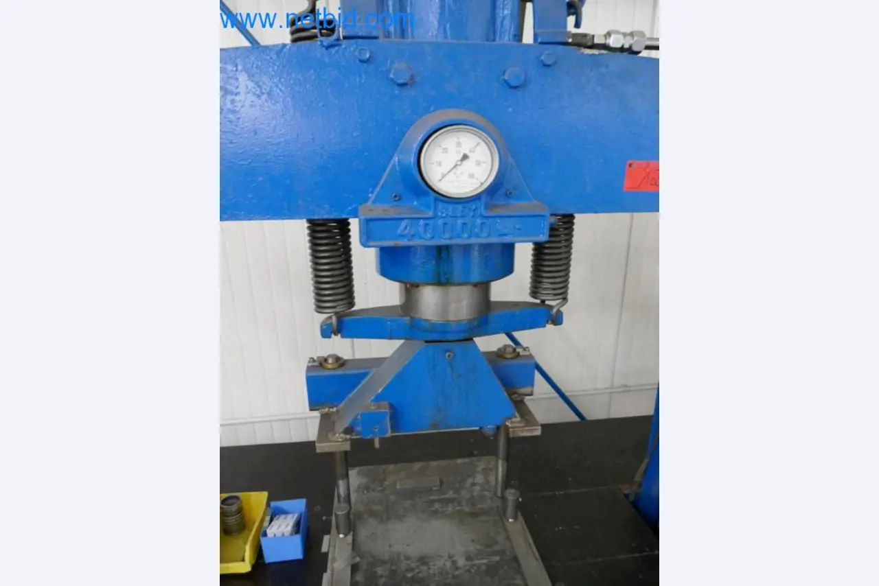 Well-maintained metalworking machines as well as the operating and office equipment -3