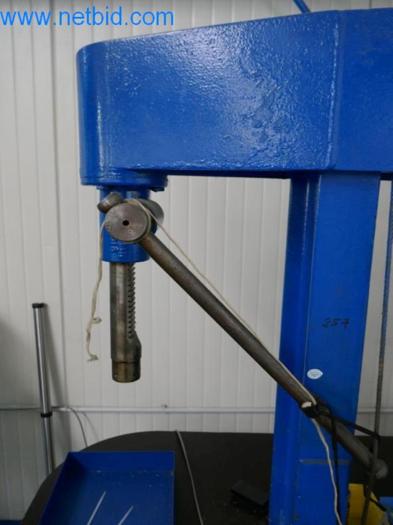 Dobrze utrzymane maszyny do obróbki metalu oraz sprzęt operacyjny i biurowy-5