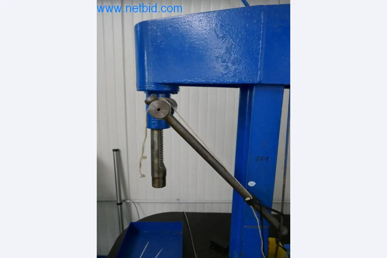 Well-maintained metalworking machines as well as the operating and office equipment -5