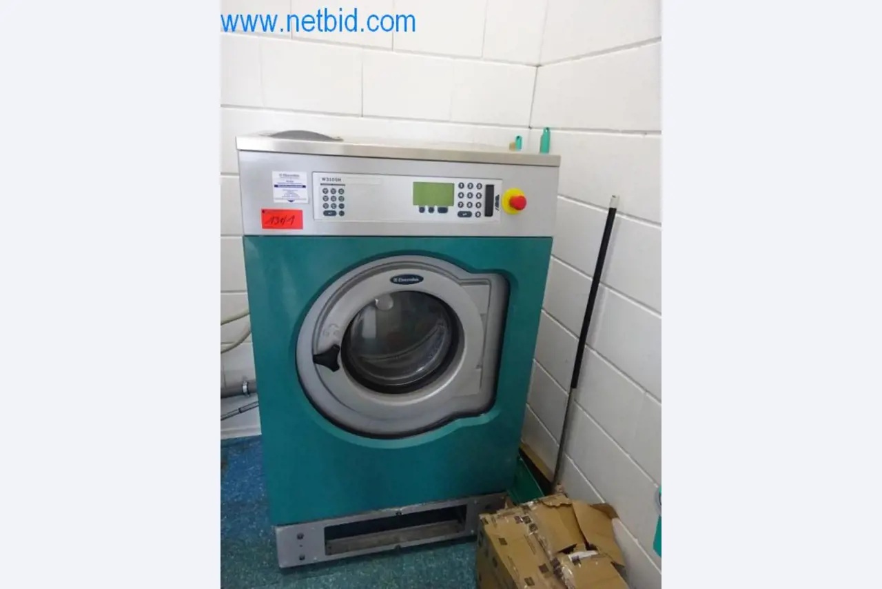 Well-maintained metalworking machines as well as the operating and office equipment -1