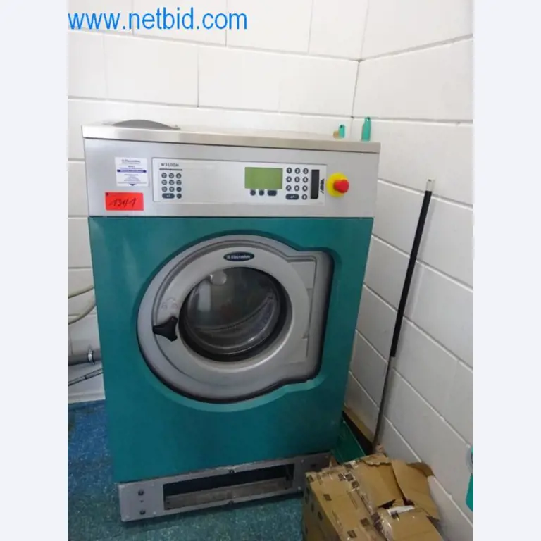 Well-maintained metalworking machines as well as the operating and office equipment -1