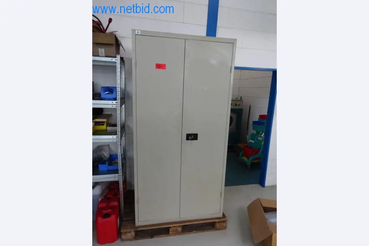 Well-maintained metalworking machines as well as the operating and office equipment -4