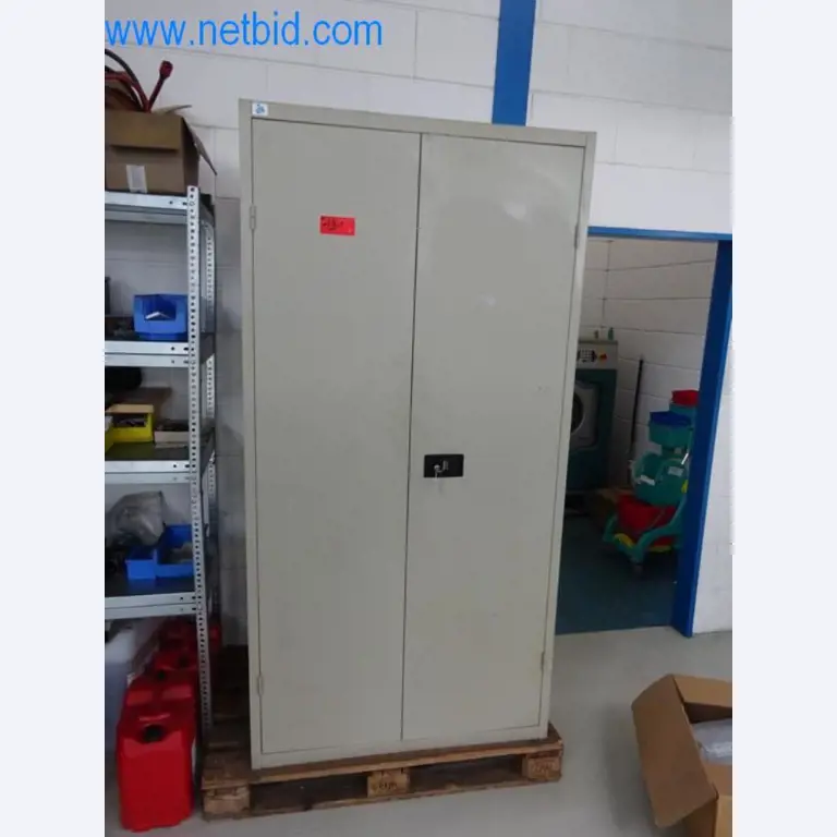 Well-maintained metalworking machines as well as the operating and office equipment -4