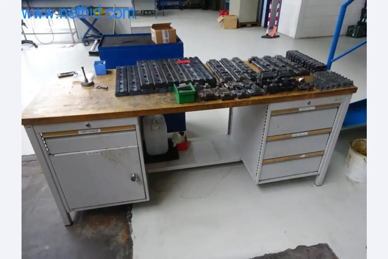 Well-maintained metalworking machines as well as the operating and office equipment -4