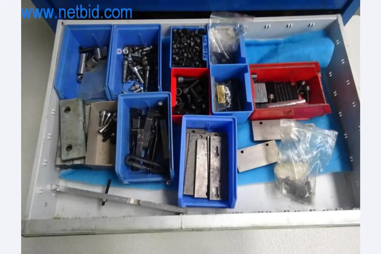 Well-maintained metalworking machines as well as the operating and office equipment -7