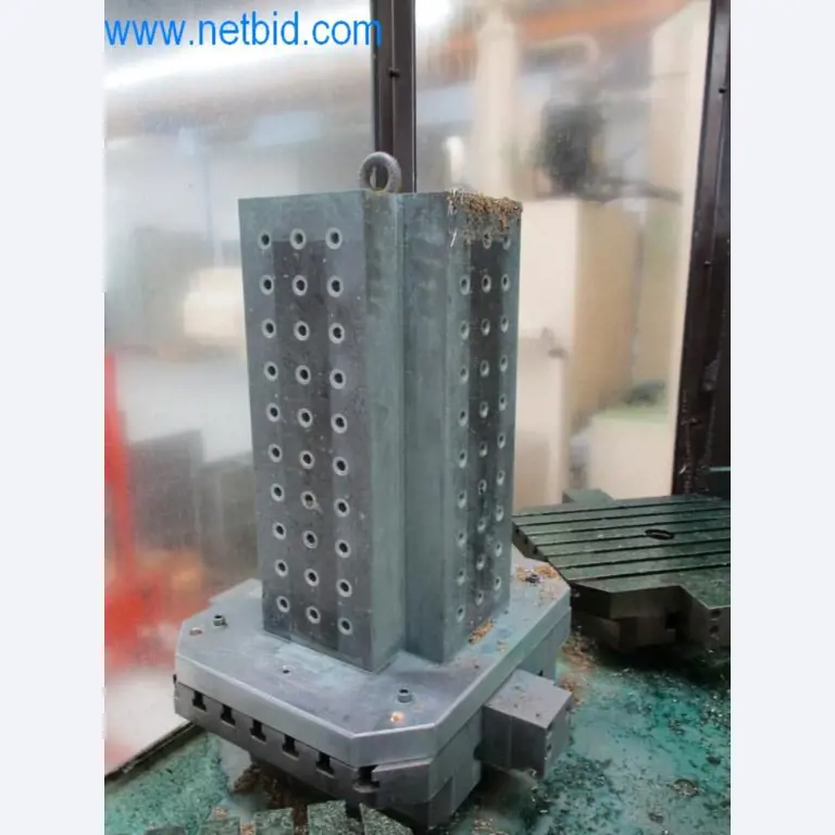 Well-maintained metalworking machines as well as the operating and office equipment -17