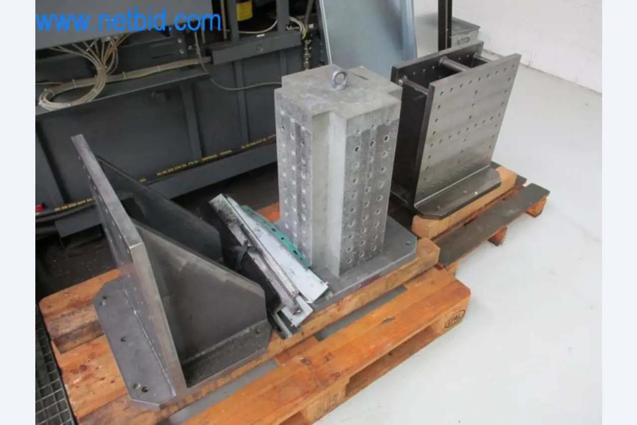 Well-maintained metalworking machines as well as the operating and office equipment -19