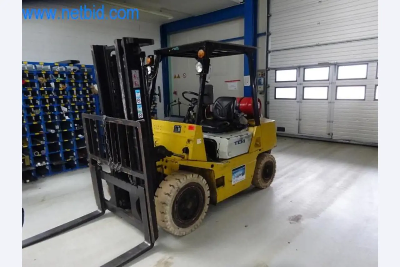 Well-maintained metalworking machines as well as the operating and office equipment -1