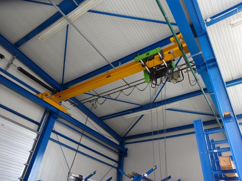 Máquinas para trabajar el metal en buen estado, así como equipos operativos y de oficina-3