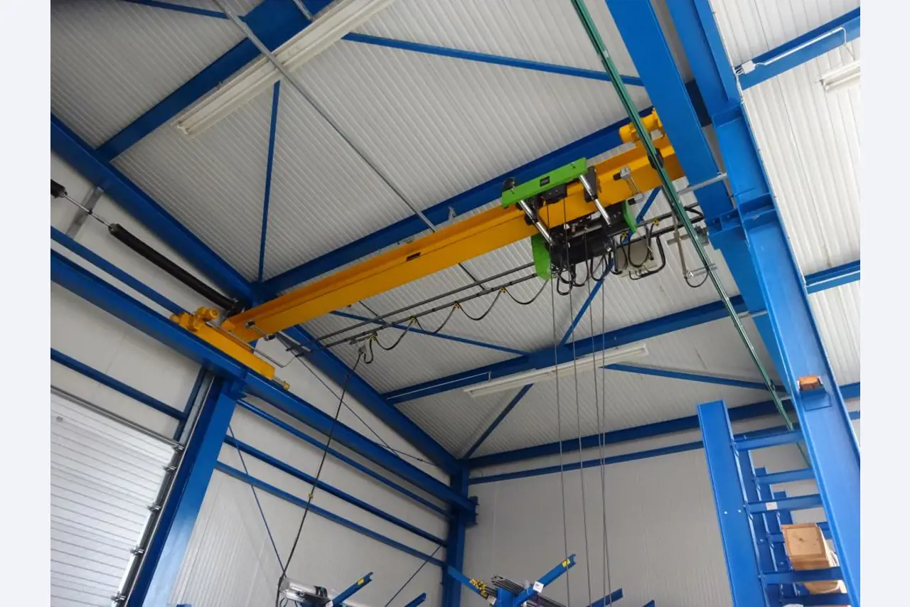 Well-maintained metalworking machines as well as the operating and office equipment -3