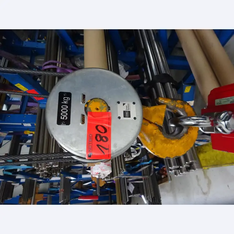 Well-maintained metalworking machines as well as the operating and office equipment -1