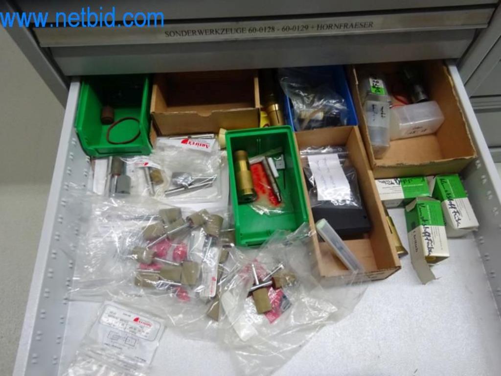 Máquinas para trabajar el metal en buen estado, así como equipos operativos y de oficina-7