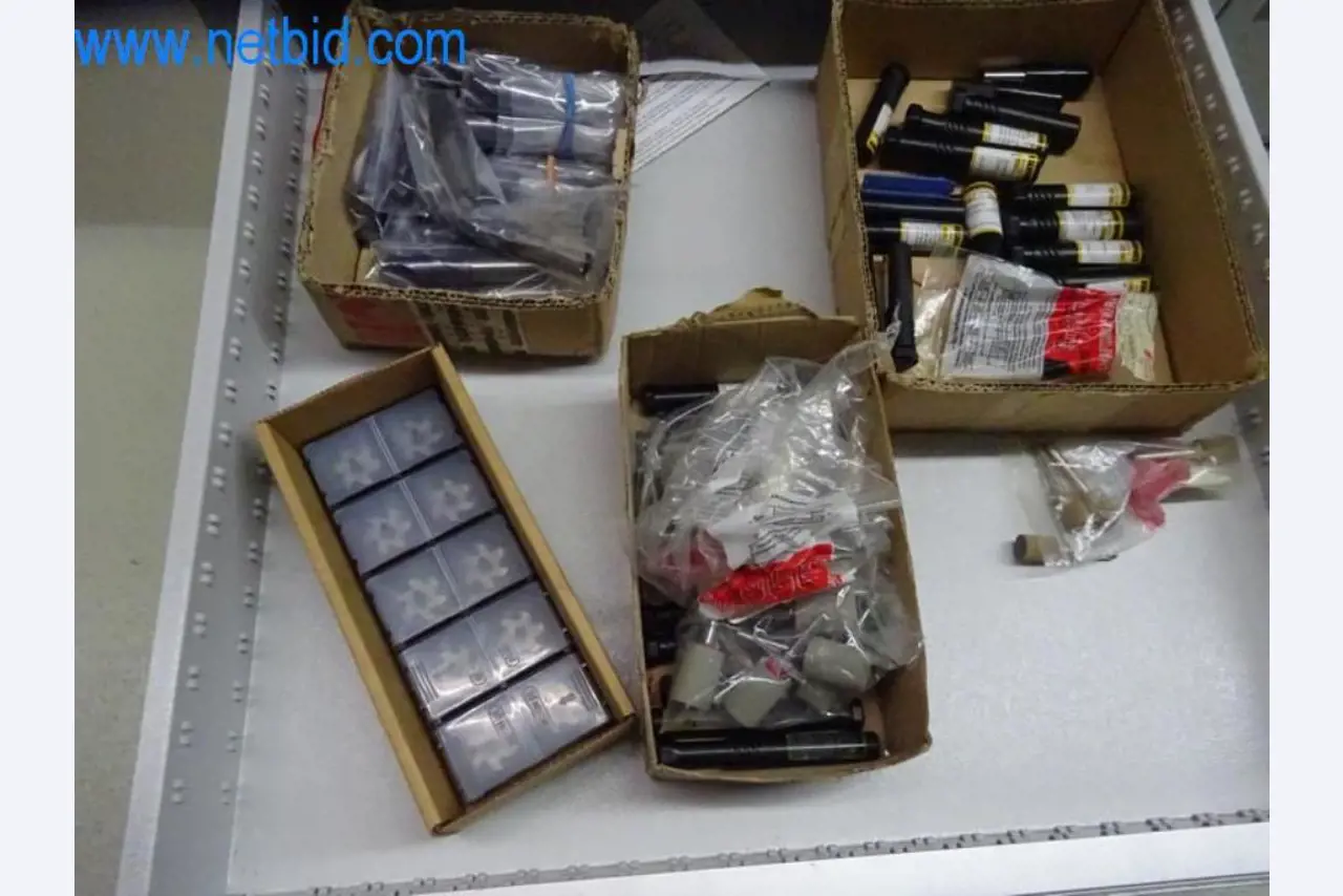 Well-maintained metalworking machines as well as the operating and office equipment -8