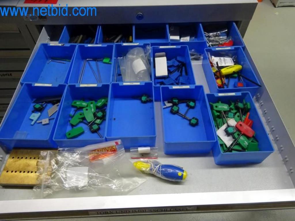 Máquinas para trabajar el metal en buen estado, así como equipos operativos y de oficina-2