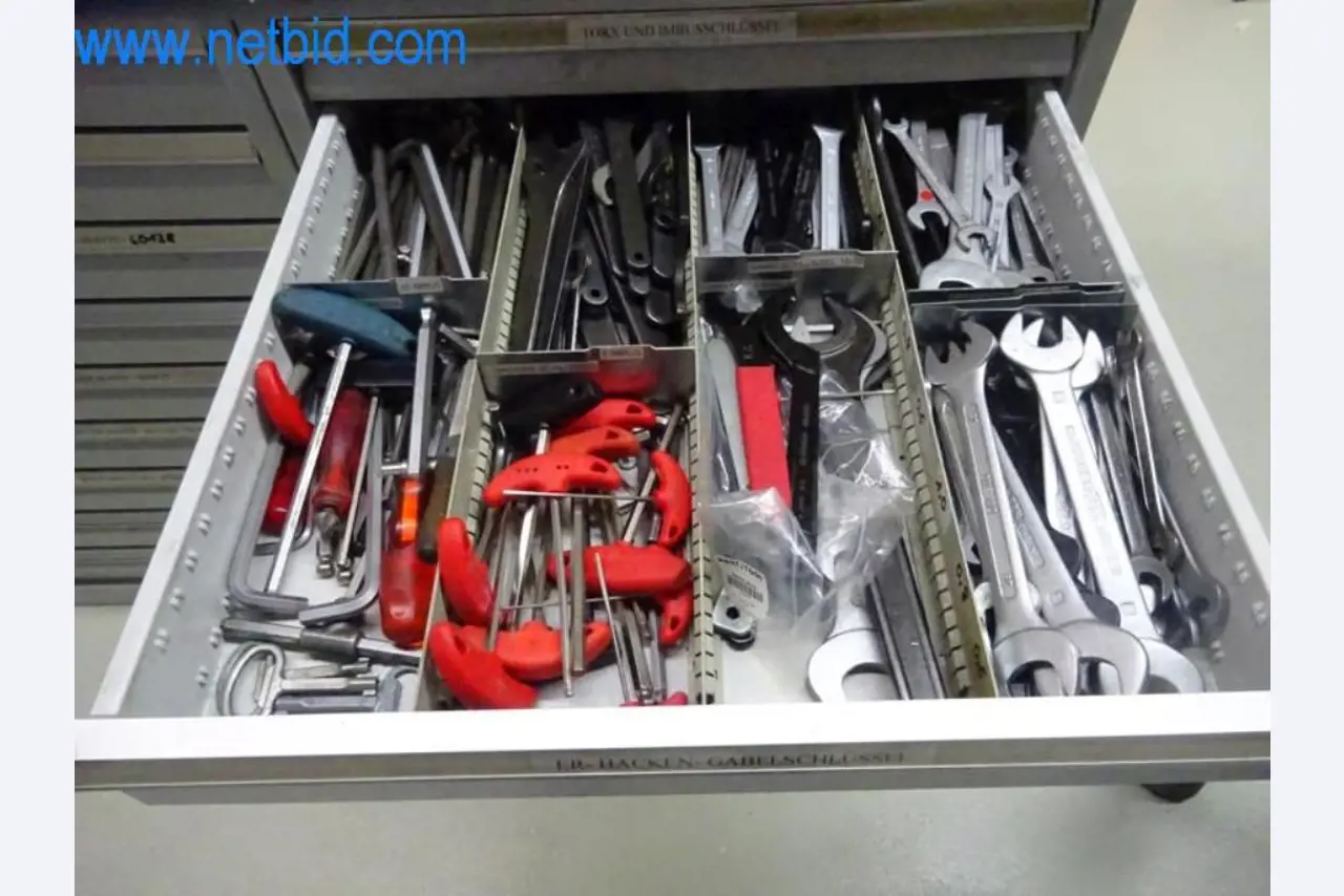 Well-maintained metalworking machines as well as the operating and office equipment -3