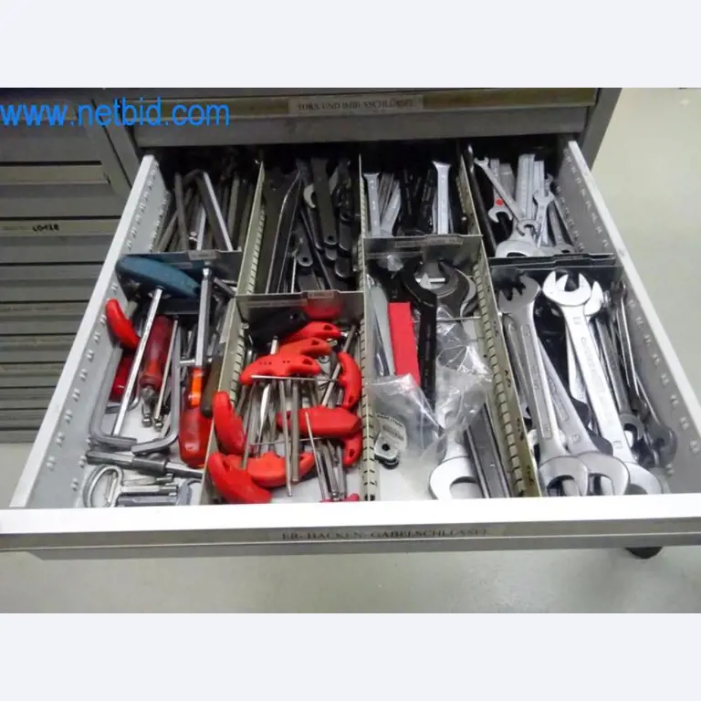 Well-maintained metalworking machines as well as the operating and office equipment -3