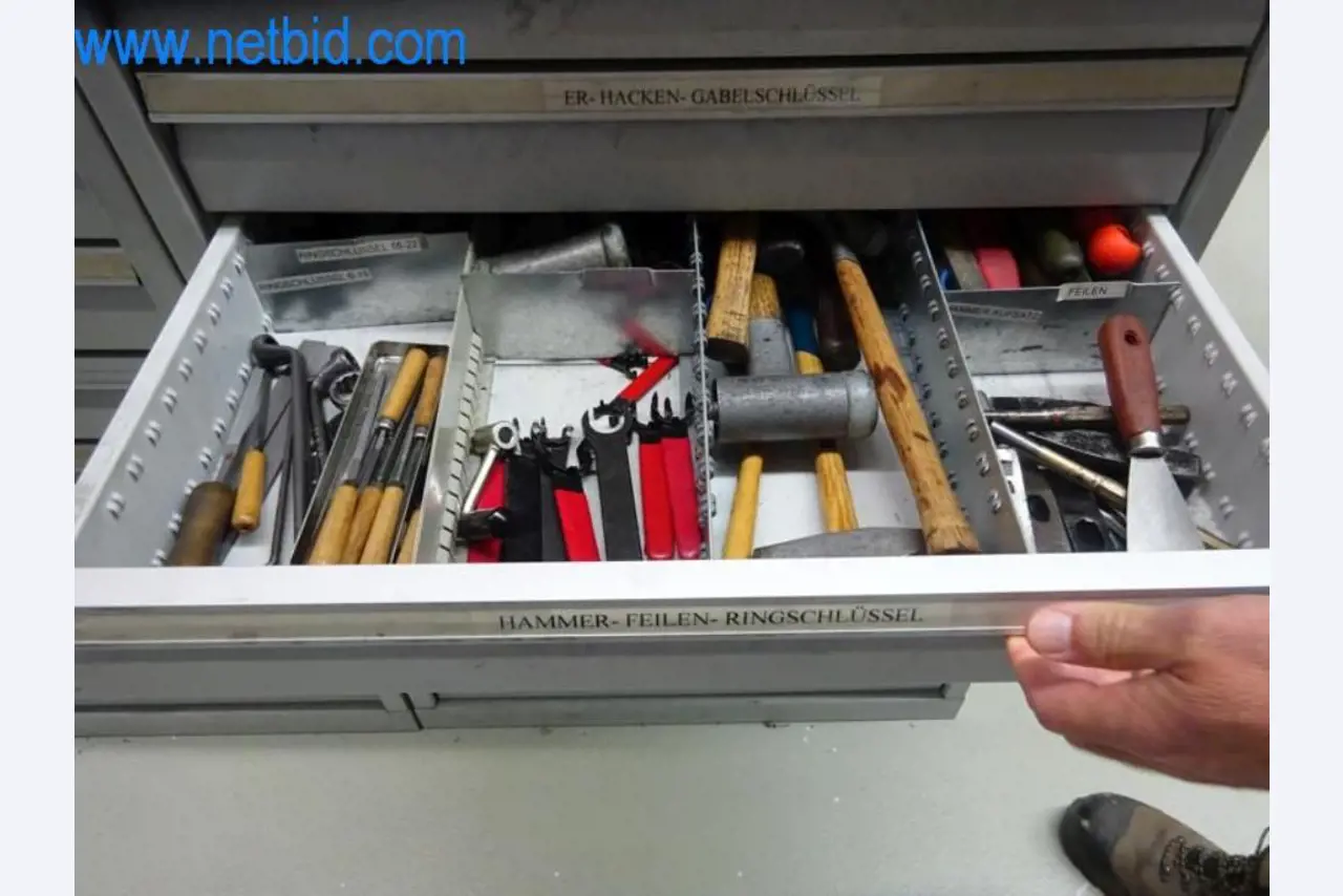 Well-maintained metalworking machines as well as the operating and office equipment -4