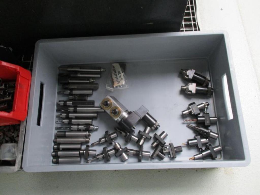 Gepflegte Metallbearbeitungsmaschinen sowie die Betriebs- und Geschäftsausstattung -11