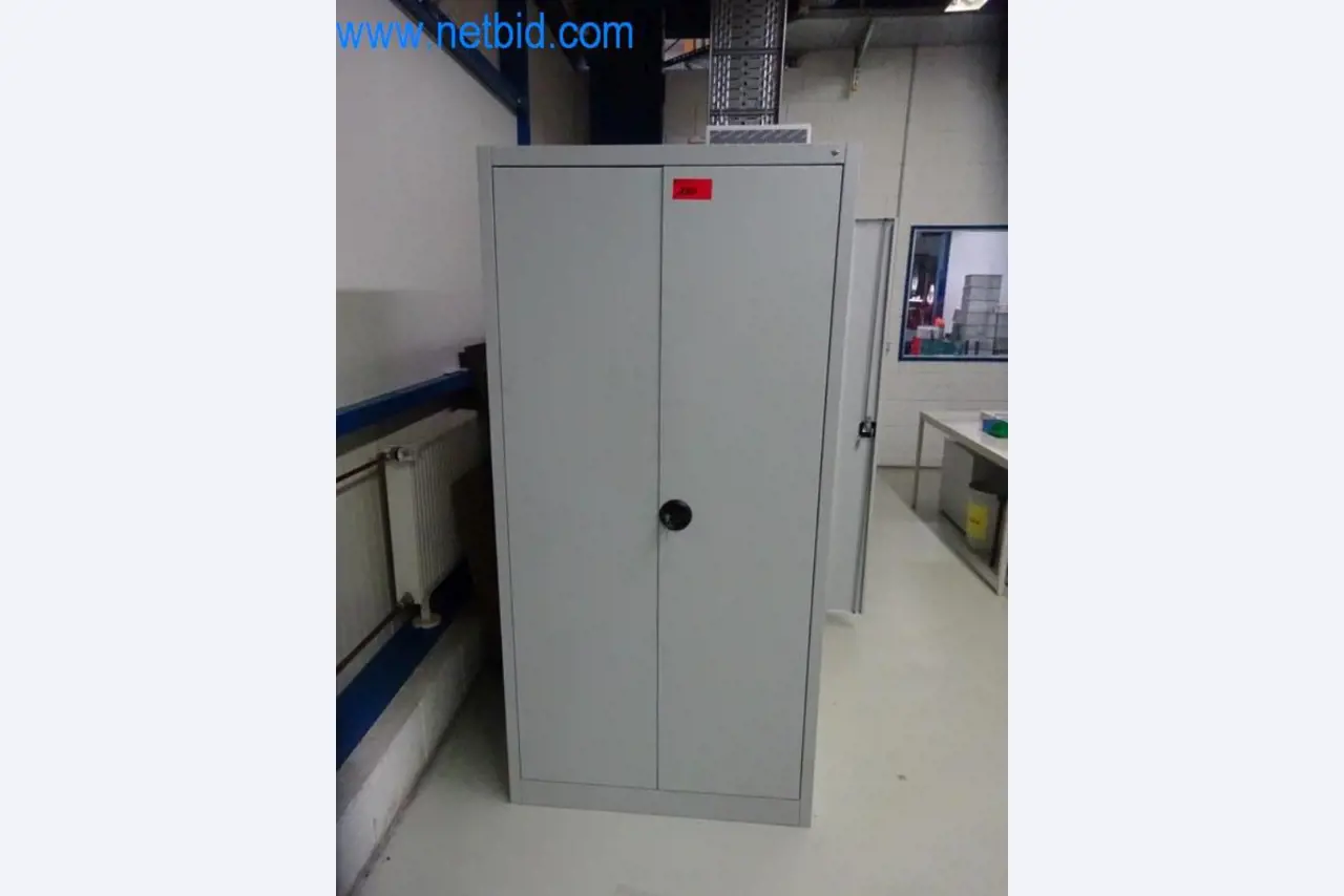 Well-maintained metalworking machines as well as the operating and office equipment -3