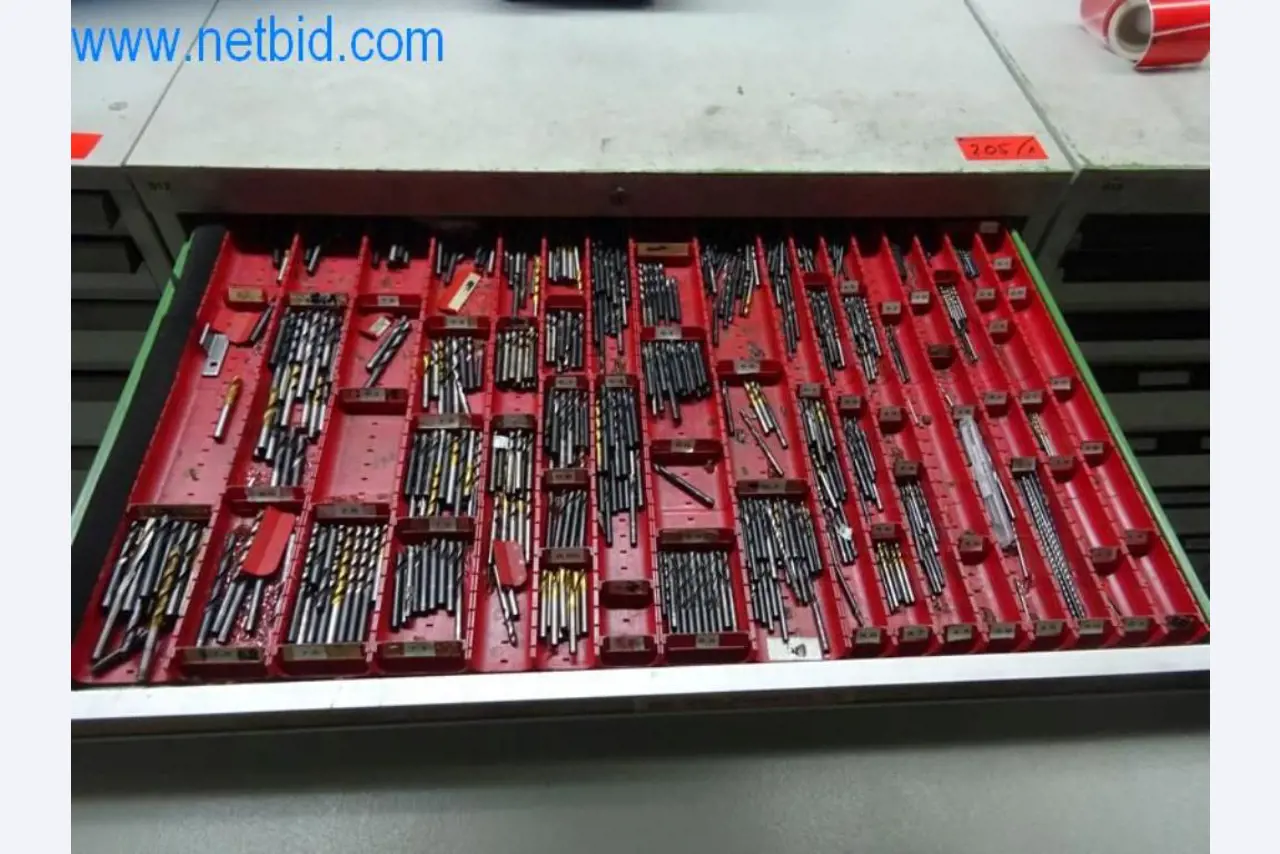 Well-maintained metalworking machines as well as the operating and office equipment -1