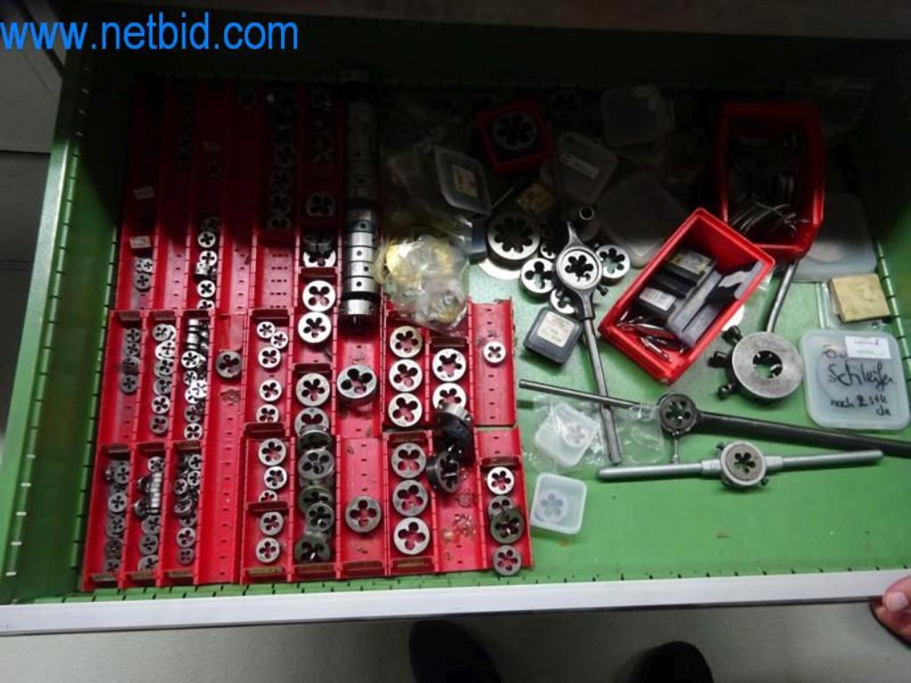 Máquinas para trabajar el metal en buen estado, así como equipos operativos y de oficina-4