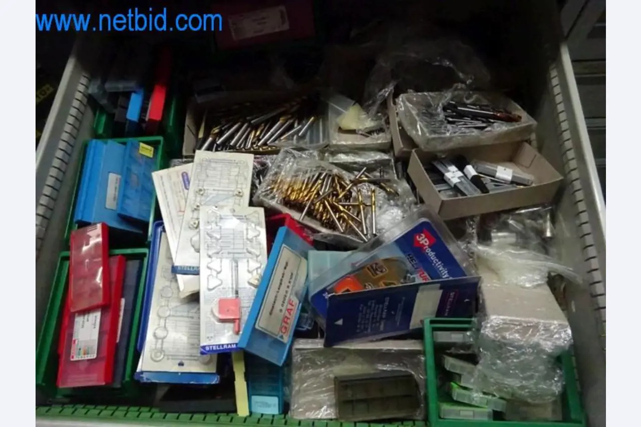 Well-maintained metalworking machines as well as the operating and office equipment -2