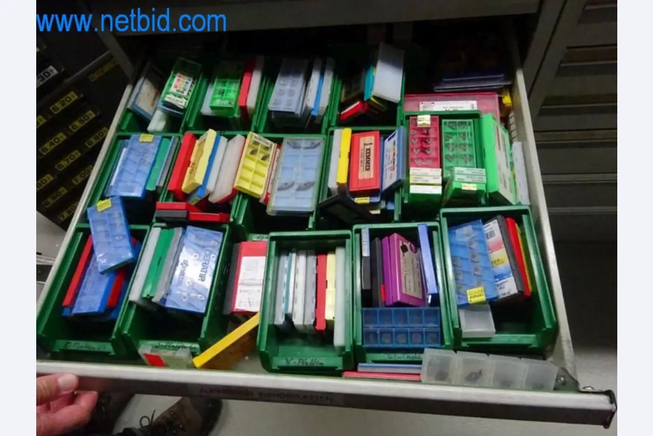 Well-maintained metalworking machines as well as the operating and office equipment -4